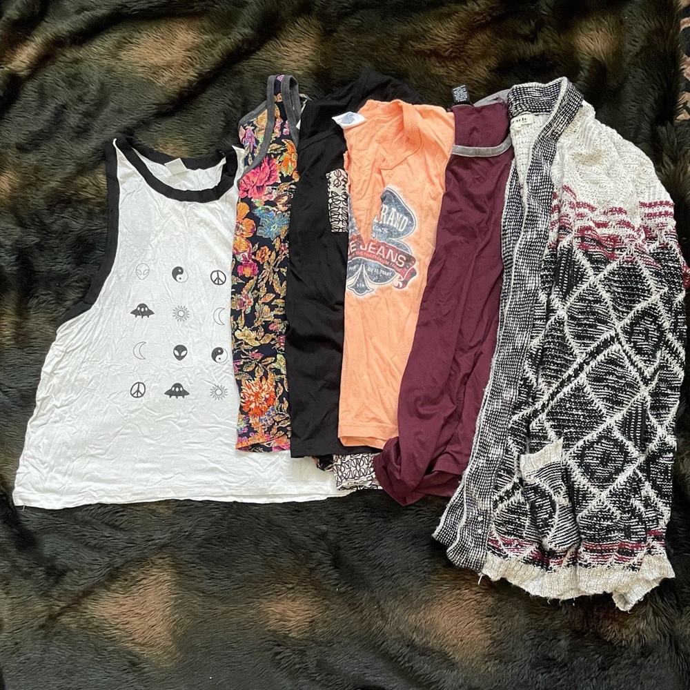 Juniors tops!!